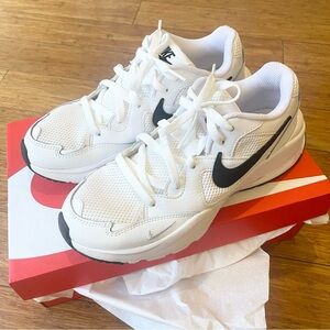 Like New- Nike Air Max Fusion Women's Sport sneakers white